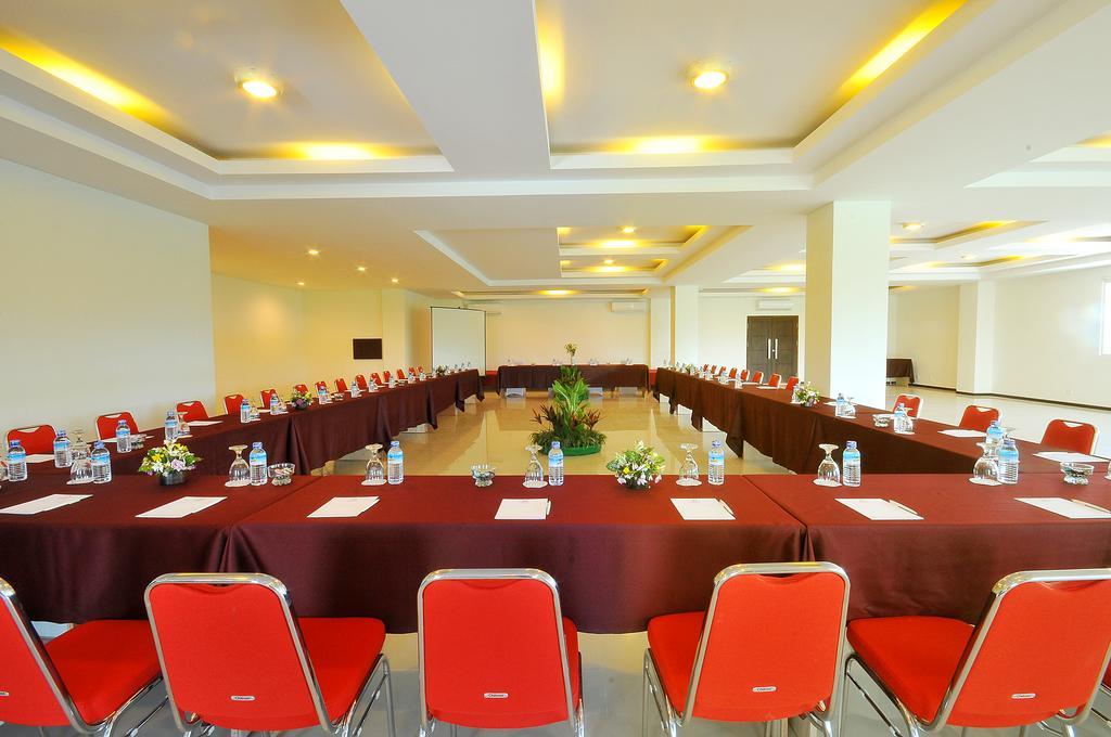 Pratama Hotel & Convention マタラム エクステリア 写真