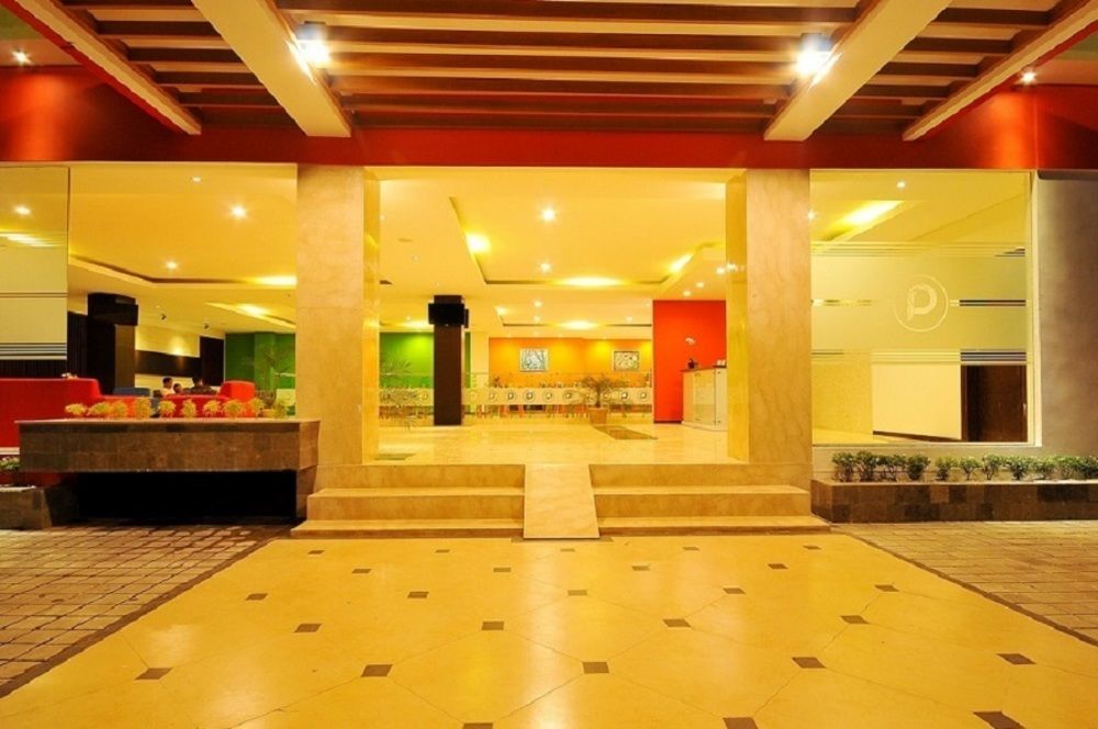 Pratama Hotel & Convention マタラム エクステリア 写真