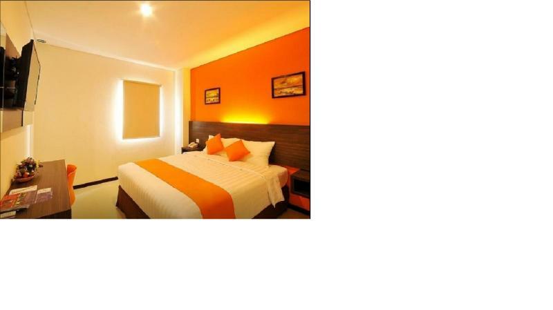 Pratama Hotel & Convention マタラム エクステリア 写真
