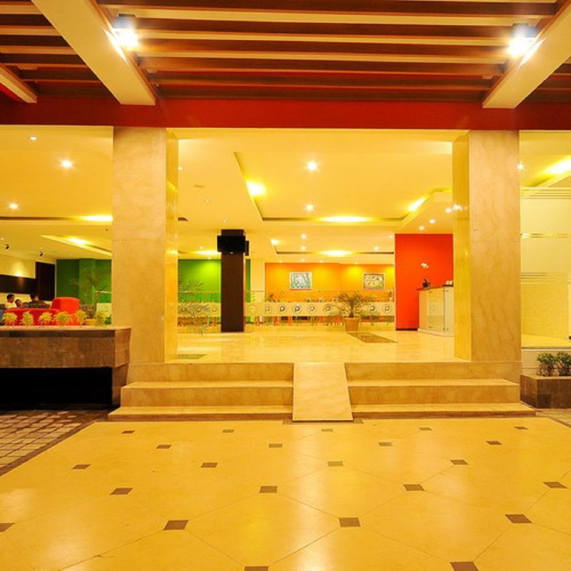 Pratama Hotel & Convention マタラム エクステリア 写真