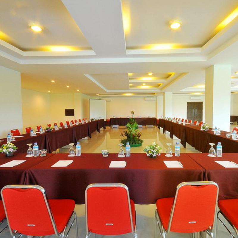 Pratama Hotel & Convention マタラム エクステリア 写真