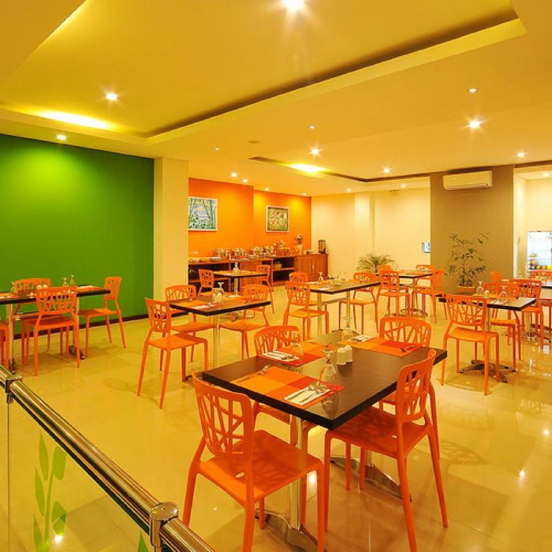 Pratama Hotel & Convention マタラム エクステリア 写真